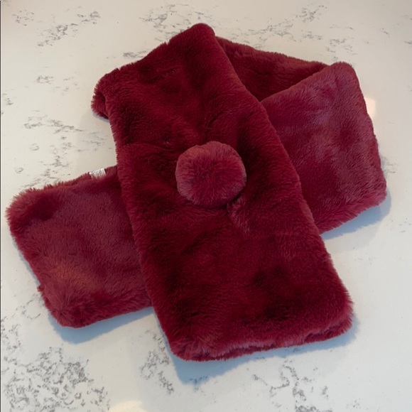 Red Rabbit Fur scarf - Picture 2 of 2